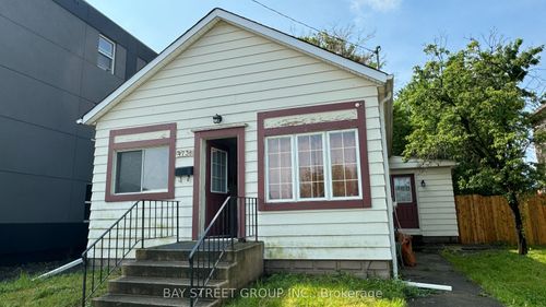 4738 Huron St, Niagara Falls, ON, L2E2H9 | Card Image