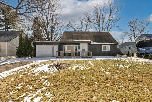 4890 Northwood Dr, Sheffield Lake, OH, 44054-1529 | Card Image