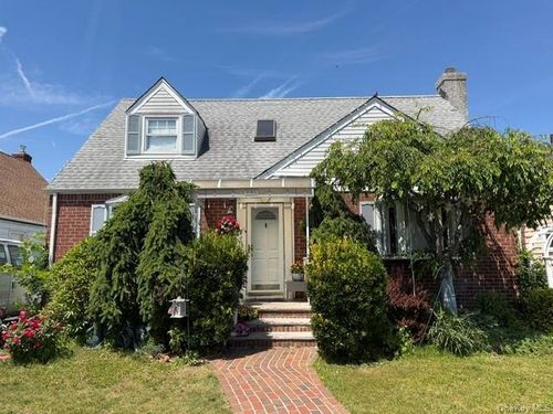 231 Dorchester Rd, Garden City S, NY, 11530-5612 | Card Image