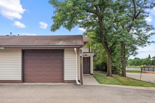 7403 142nd Street Ct, Apple Valley, MN, 55124-8506 | Card Image