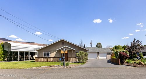 803 Lynn Pl, Yakima, WA, 98901-1016 | Card Image