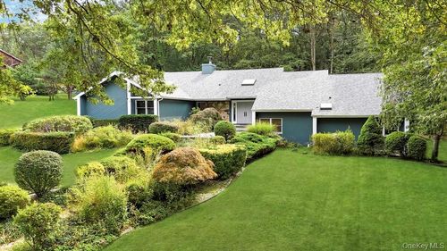 9 Brothers Ct, Dix Hills, NY, 11746-4932 | Card Image