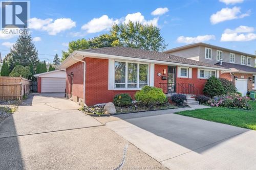 4131 Mount Royal Dr, Windsor, ON, N9G2C3 | Card Image