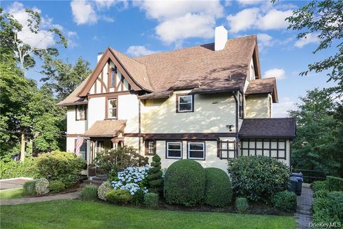 38 Park Ave, White Plains, NY, 10603-3528 | Card Image