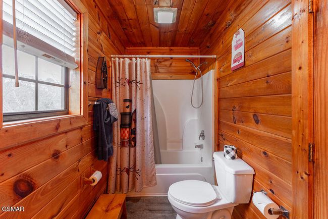 Cabin 1 Master Bathroom | Image 17