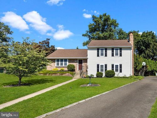 7 Adrian Pl, NEWTOWN, PA, 18940-1728 | Card Image