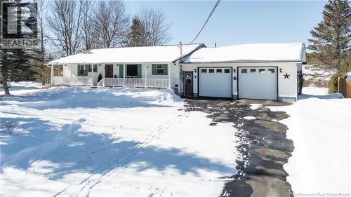 11 Renfrew St, Petitcodiac, NB, E4Z4S5 | Card Image