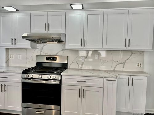 1fl-826 Oldfield Rd, Fairfield, CT, 06824-6455 | Card Image