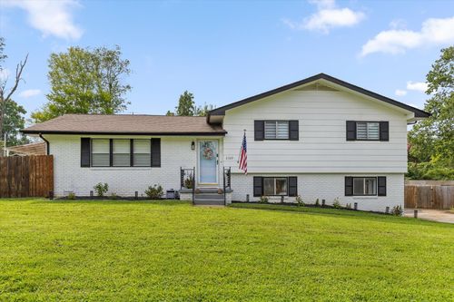 2329 David Ln, Chattanooga, TN, 37421-1721 | Card Image