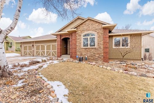 3409 S Jesse James Cir, Sioux Falls, SD, 57103-7163 | Card Image