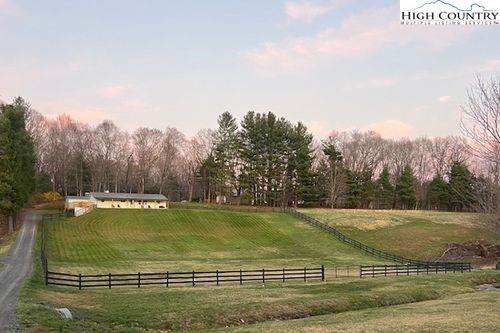 2141 Mount Jefferson Rd, West Jefferson, NC, 28694-8442 | Card Image