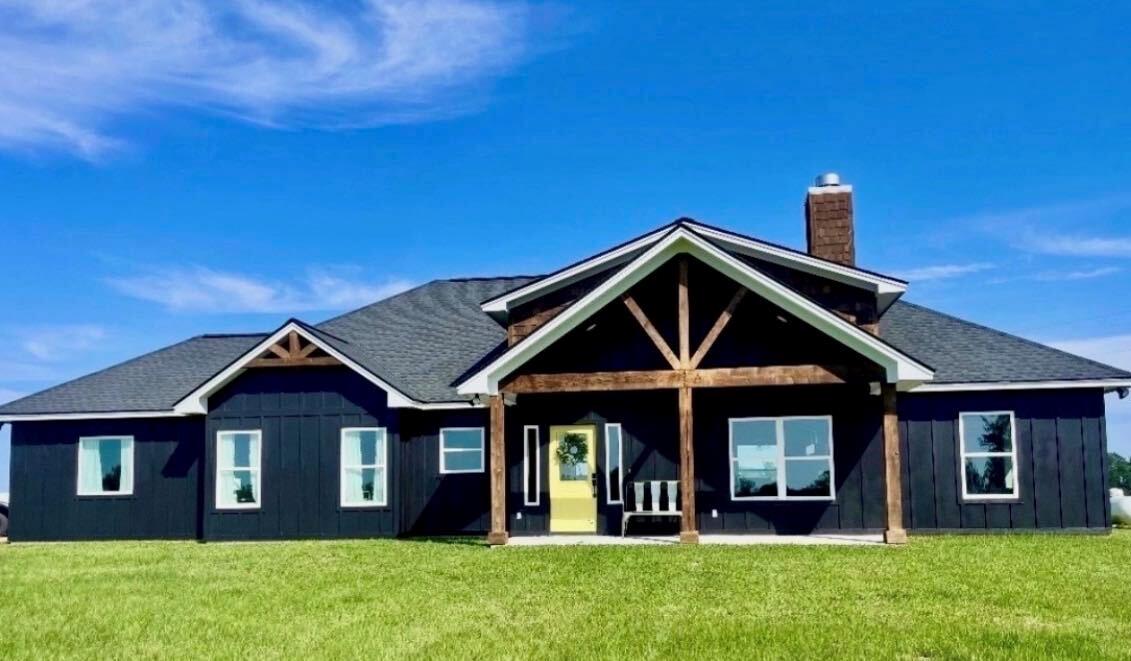 Farm in Yoakum 2
