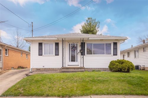 451 Fulmer Ave, Akron, OH, 44312-2028 | Card Image