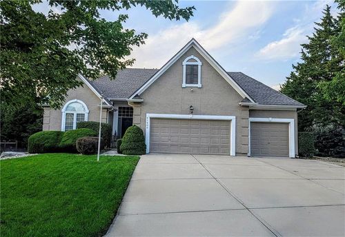 21400 W 98th Pl, Lenexa, KS, 66220-2690 | Card Image