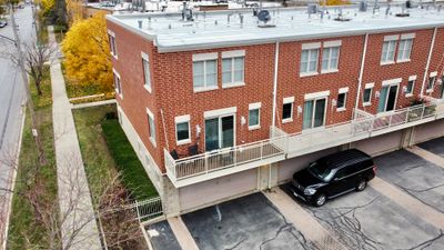 8627 Niles Center Road, Townhouse with 3 bedrooms, 3 bathrooms and 2 parking in Skokie IL | Image 2