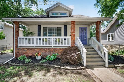 561 W Saratoga St, Ferndale, MI, 48220-3339 | Card Image