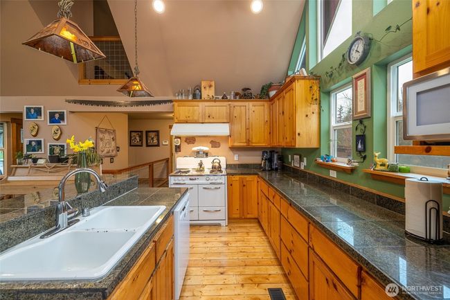 8970 Samuel Ln, House other with 4 bedrooms, 4 bathrooms and 2 parking in Maple Falls WA | Image 10