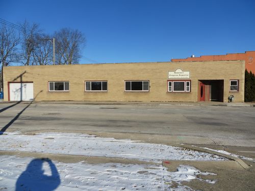 110 W River St, Momence, IL, 60954-1516 | Card Image