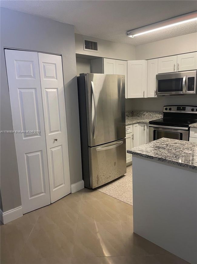 APT-11C - 4513 Treehouse Ln, Condo with 2 bedrooms, 1 bathrooms and null parking in Tamarac FL | Image 4