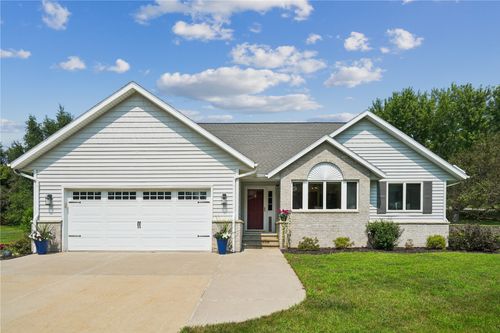 4131 Cedar Heights Trl, Center Point, IA, 52213-9275 | Card Image