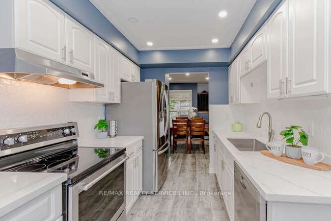 32 Simmons Blvd, House other with 3 bedrooms, 2 bathrooms and 4 parking in Brampton ON | Image 9