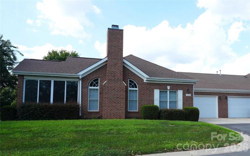 9920 Park Willow Dr, Charlotte, NC, 28210-7266 | Card Image