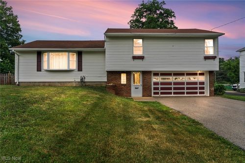 131 Yunker Ct, Elyria, OH, 44035-8431 | Card Image
