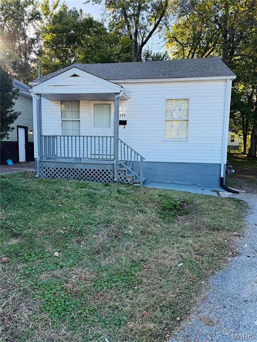 3355 Edmundson Rd, Breckenridge Hills, MO, 63114-2924 | Card Image