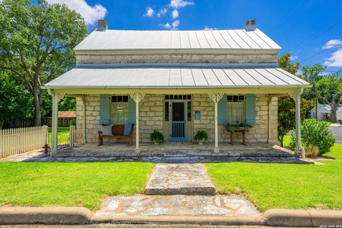 419 W San Antonio St, Fredericksburg, TX, 78624-3139 | Card Image