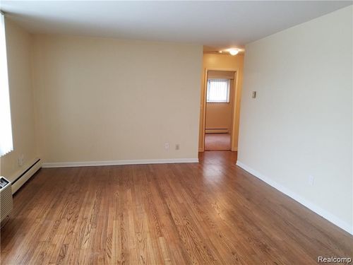 apt-8-1471 W 9 Mile Rd, Ferndale, MI, 48220-1669 | Card Image
