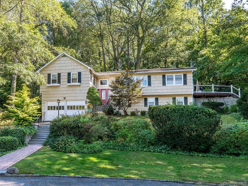 8 Laurel Way, Sea Cliff, NY, 11579-1941 | Card Image