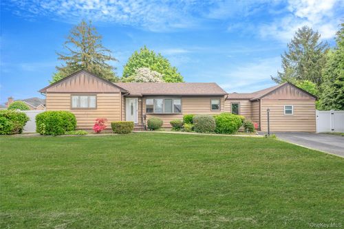 627 Carlls Path, Deer Park, NY, 11729-1626 | Card Image