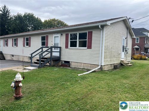 6 Eley St, Nazareth, PA, 18064-1802 | Card Image