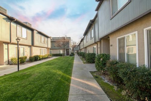 multi-1745 N Winery Ave, Fresno, CA, 93703-3595 | Card Image