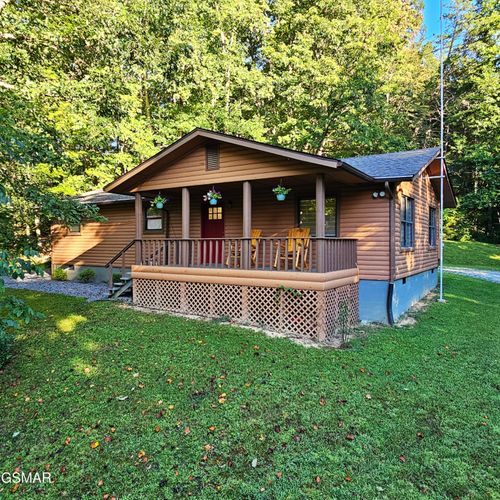 880 Middle Creek Rd, Cosby, TN, 37722-2752 | Card Image