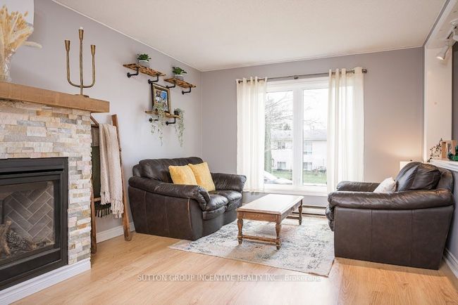 28 Dyer Dr, House attached with 4 bedrooms, 2 bathrooms and 4 parking in Wasaga Beach ON | Image 4