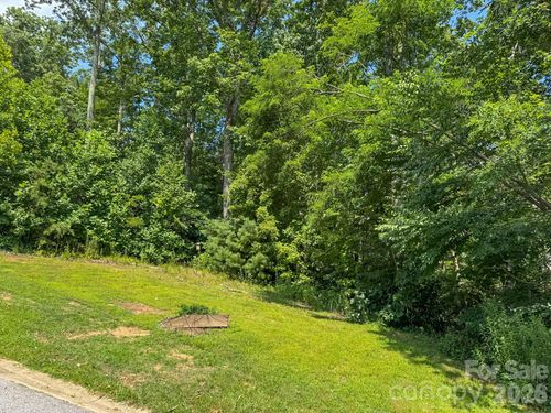 195 Carriage Crest Dr, Hendersonville, NC, 28791-2388 | Card Image