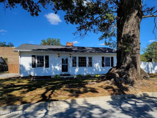 1220 Pamlico St, Washington, NC, 27889-3821 | Card Image