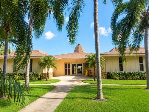 w-308-500 Village Green Cir W, Palm Springs, FL, 33461-6519 | Card Image