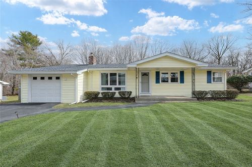 40 Forestdale Dr, Cumberland, RI, 02864-3804 | Card Image