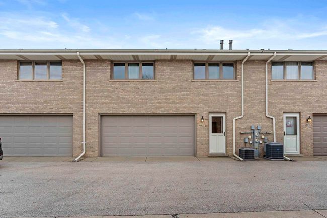 185 - 10935 California Ct, Townhouse with 2 bedrooms, 3 bathrooms and 2 parking in Orland Park IL | Image 16