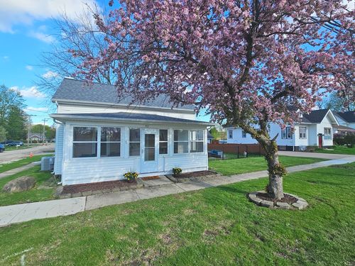 702 S Main St, Yorkville, IL, 60560-1634 | Card Image