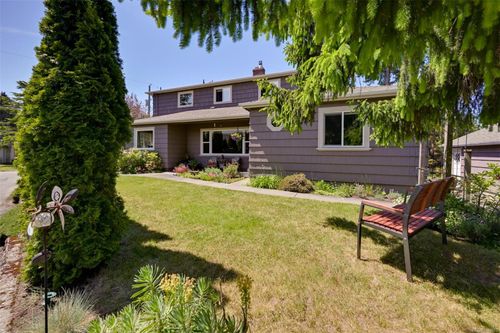 1718 Garnet Rd, Saanich, BC, V8P3C8 | Card Image