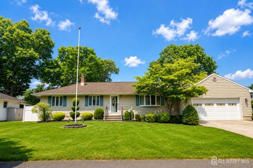 16 Ivy Pl, Monroe, NJ, 08831-8704 | Card Image