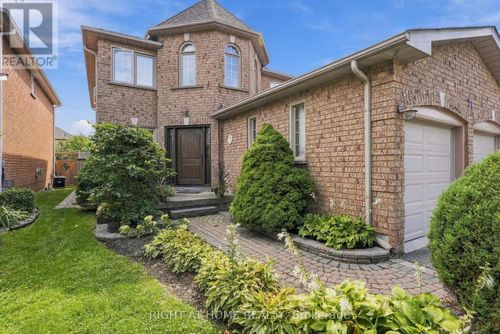 71 Veneto Drive, Vaughan (West Woodbridge), ON, L4L8X5 | Card Image