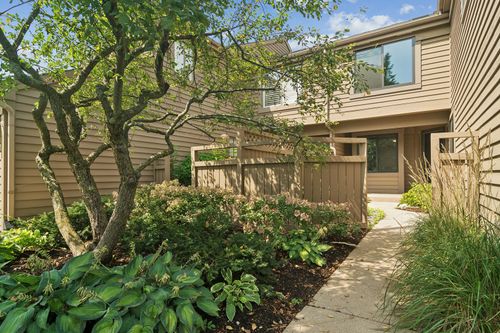 820 Golf Ln, Lake Barrington, IL, 60010-3867 | Card Image