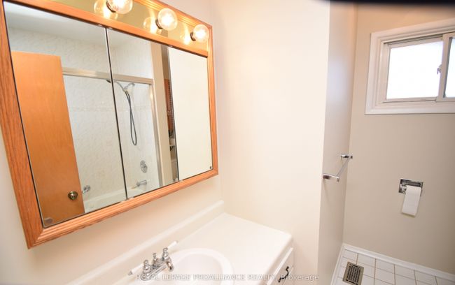 8 Walden Cir, House other with 3 bedrooms, 1 bathrooms and 4 parking in Belleville ON | Image 11