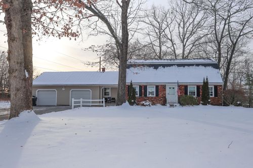 135 Pepperidge Dr, Manchester, NH, 03103-6113 | Card Image