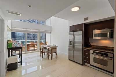 2010 - 41 Se 5th St, Condo with 2 bedrooms, 2 bathrooms and null parking in Miami FL | Image 2