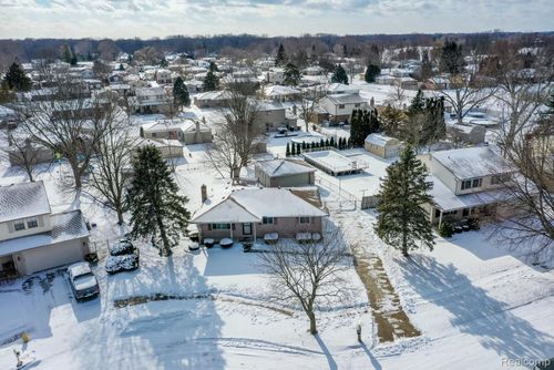 19586 Larry Ct, Clinton Township, MI, 48038-3039 | Card Image